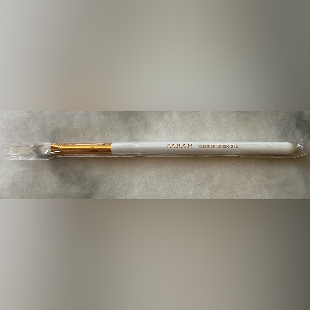 🆕 F.A.R.A.H Blender Brush Rose Gold Eyeshadow NWT